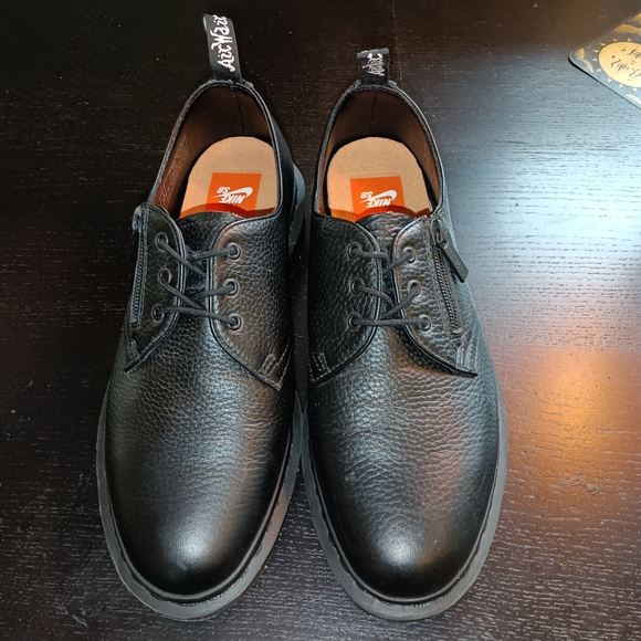 Dr. Martens Black Pebbled Leather Men's Oxfords - Picture 1 of 10